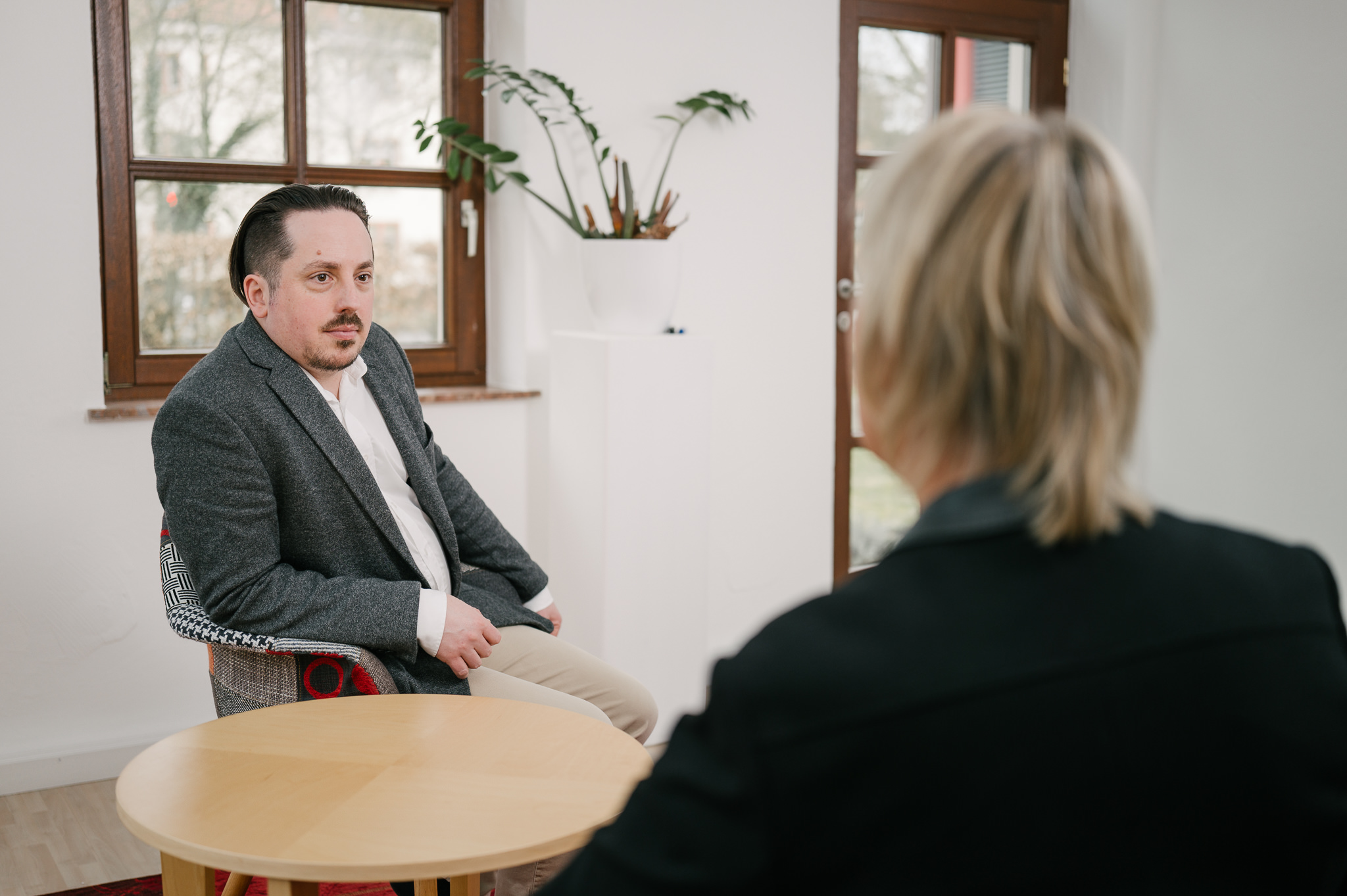 Dokumentarische Aufnahme einer echten Arbeitssituation